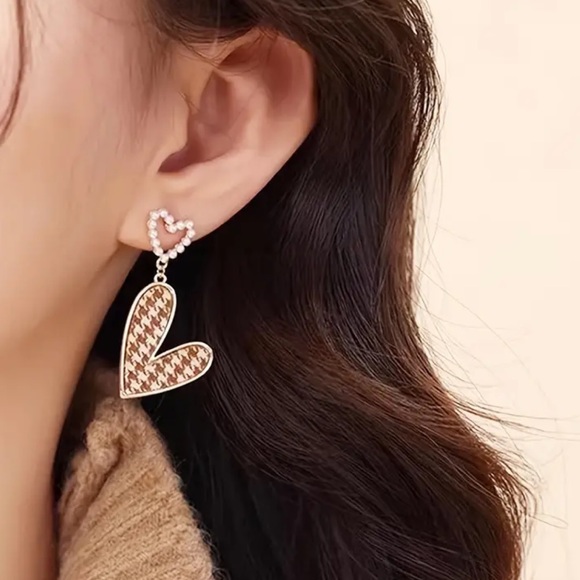 Boho Pearl Heart Stud Dangle Earrings - Picture 4 of 5